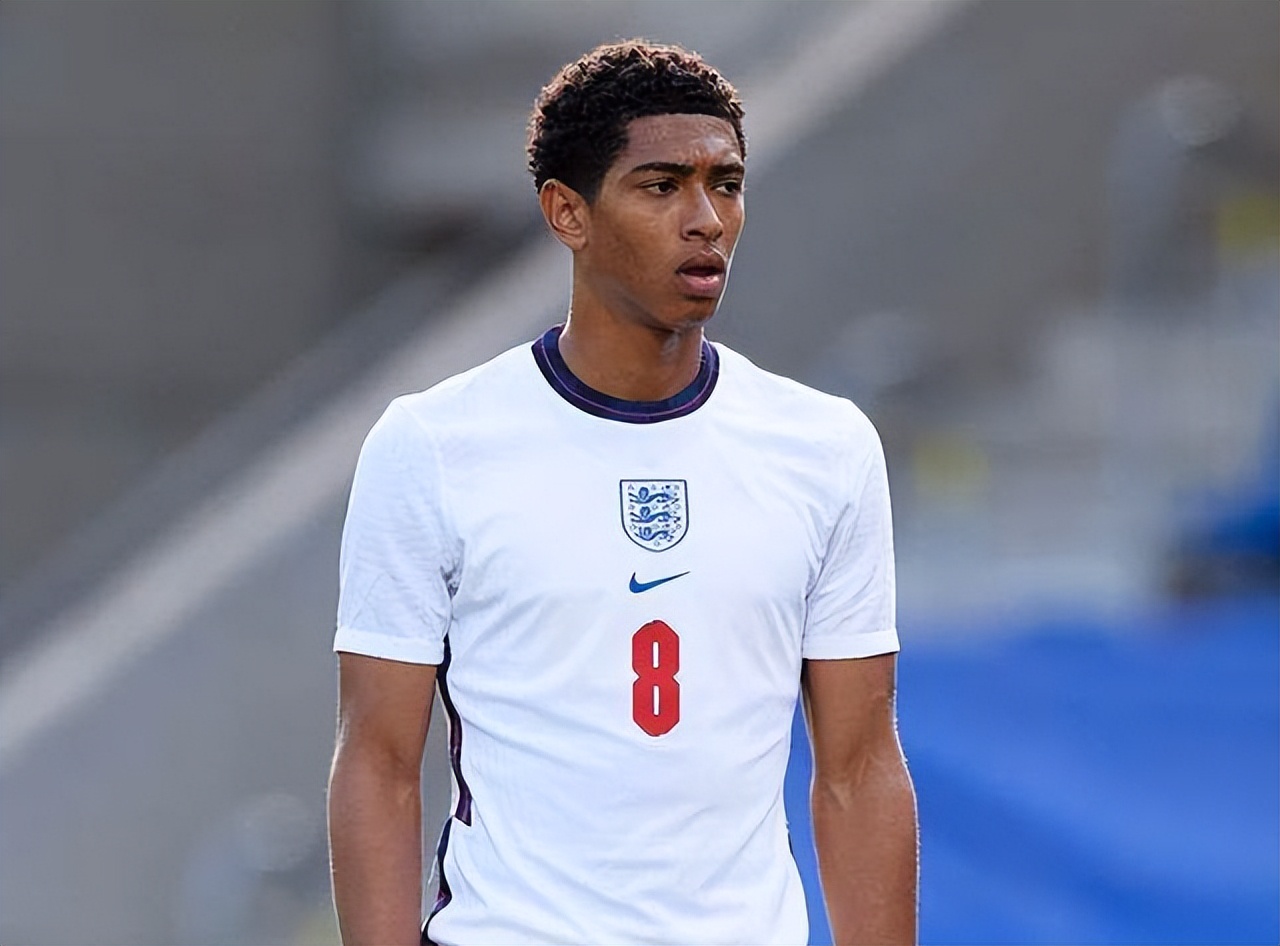 周六西甲裁判安排：科尔德罗将执法巴萨vs奥萨苏纳（西甲周六裁判出炉：科尔德罗执法巴萨对阵奥萨苏纳）