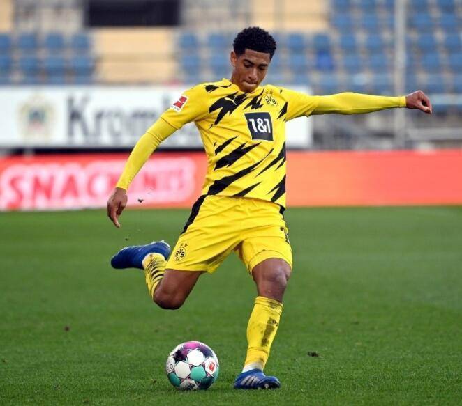 里昂15岁潜力中锋泽科维奇：崇拜哈兰德和DV9的左脚射手（里昂15岁锋线新星泽科维奇：左脚射术出众，偶像哈兰德与DV9）