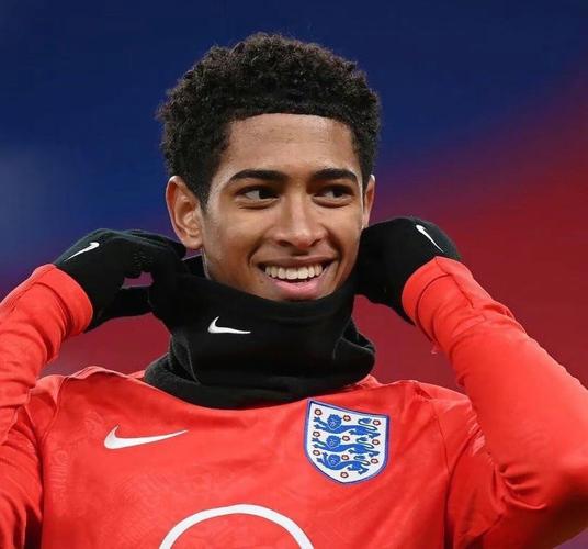 利物浦主席：维尔茨是非凡天才，他有望让我们未来见证金球奖（利物浦主席盛赞维尔茨：天赋非凡，未来有望冲击金球奖）