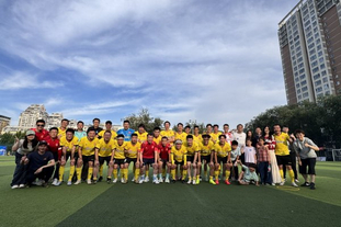 打进个人赛季德甲首球，丘库埃梅卡当选多特客战汉堡全场最佳（收获赛季德甲处子球，丘库埃梅卡荣膺多特客场战汉堡全场最佳）