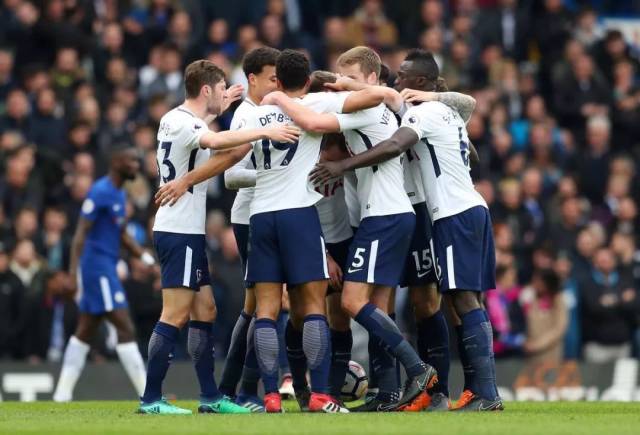 达万已返回巴西疗伤，将缺席今晚对阵麦克阿瑟的比赛（达万回巴西治疗伤势，今夜无缘对阵麦克阿瑟）